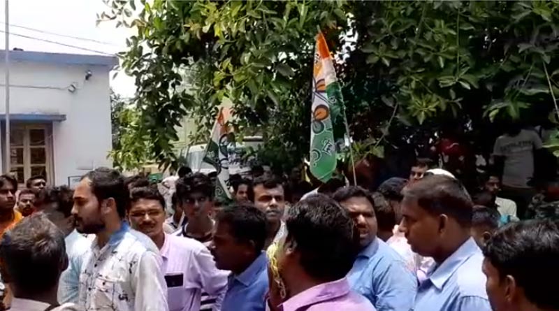 TMC worker stages protest in front of canning police station