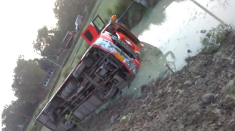 Bus turns turtle at East Midnapore, over 30 injured