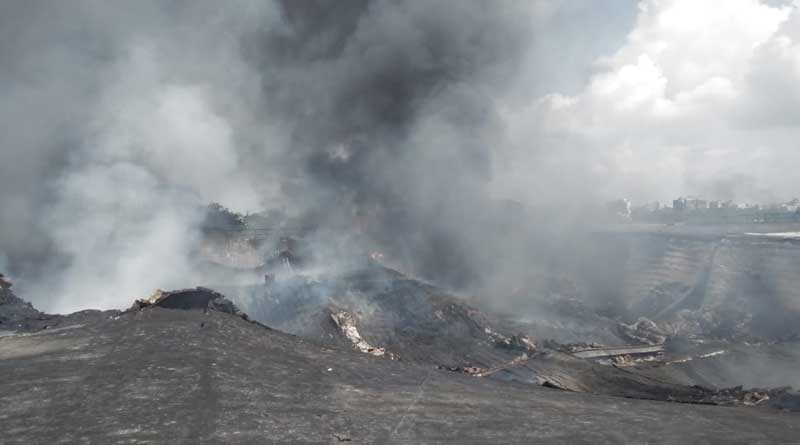 Massive fire at Lenin Sarani, Fire tenders trying to control the situation