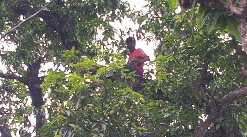 Not paid salary, Municipalty staff threatens to commit suicide in Purulia