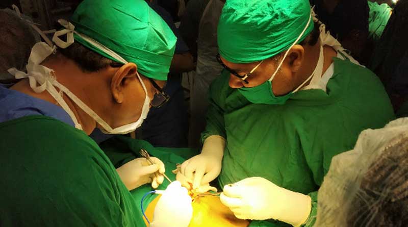 Doctor performs critical surgery at Bankura Sammilani Medical college