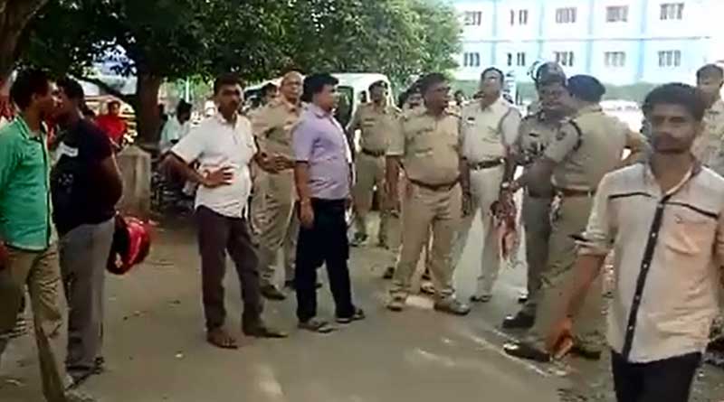 Violent clashes at Kalyani College, Bombs hurled, 2 injured