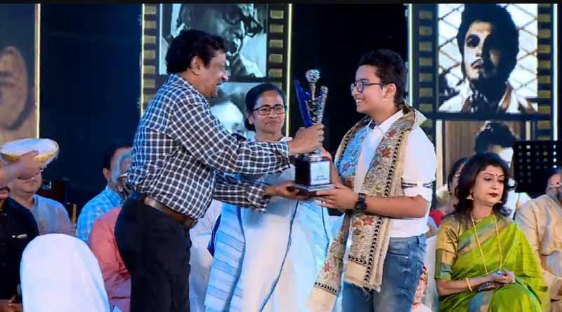 Mahanayak Uttam Kumar Samman is given by Chief Minister to artists