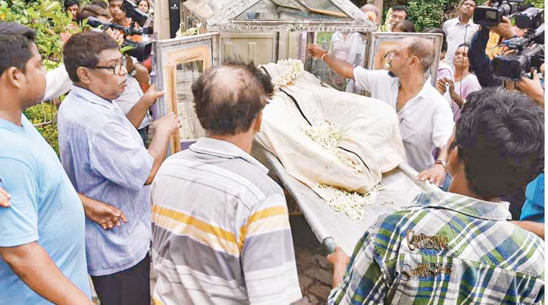 Rishik Kholey suffers from mental pressure in St. Xavier's College