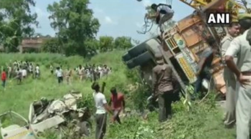 Maharashtra: 15 dead and 35 injured after a bus collided with canter truck