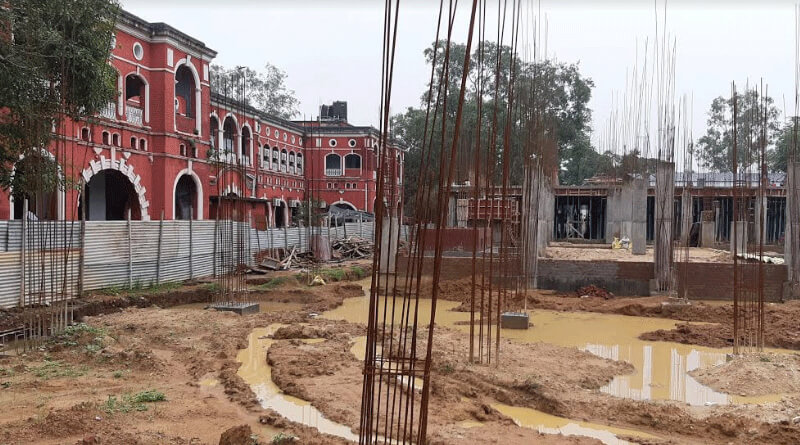 Lawyers of Purulia Court stage protest demanding toilet