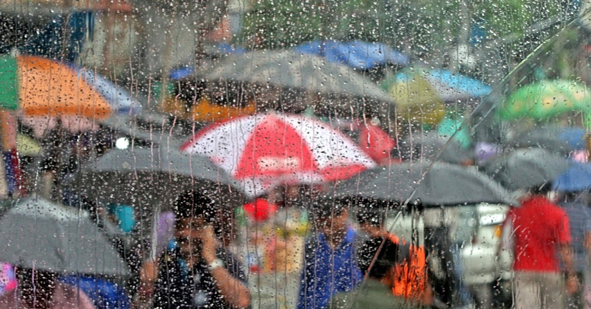 Heavy rain hits kolkata on sunday morning