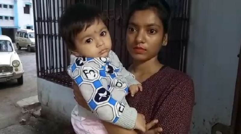 Woman jumps off running train to save child from snatcher