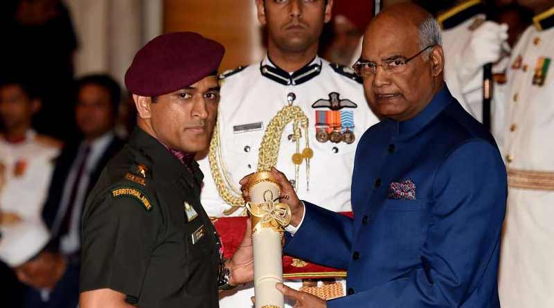Dhoni went to meet India President Ram Nath Kovind