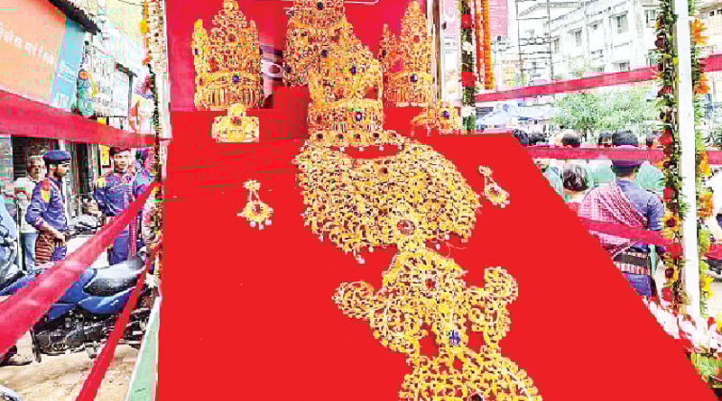 Big Ban, gold jewellery major attraction for this Burdwan Durga Puja