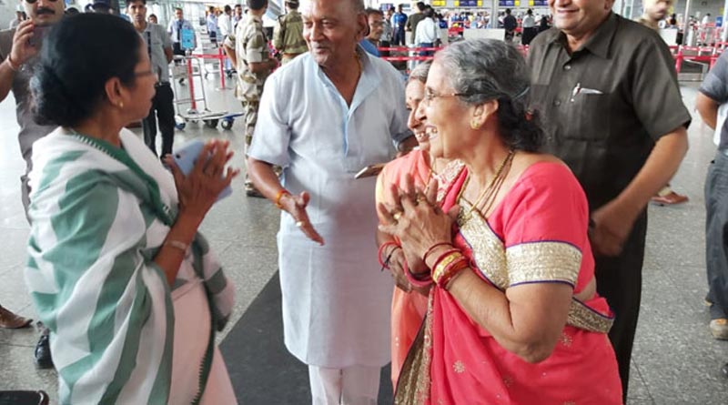 Mamata Banerjee gifts Jashodaben Narendrabhai Modi
