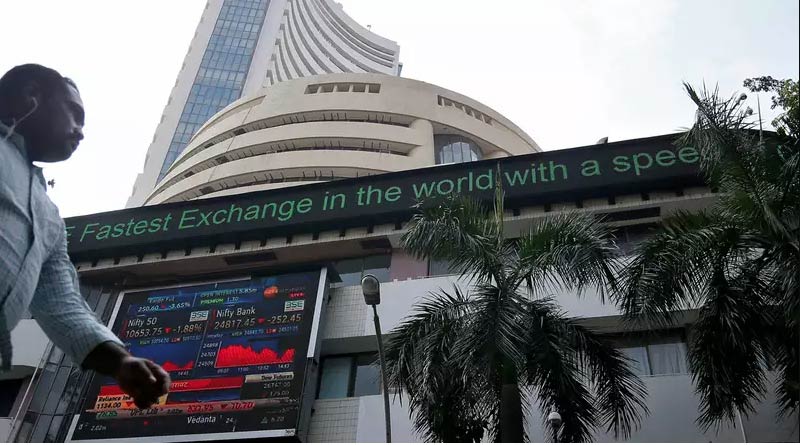 Share Market witnesses massive lose, sensex dips 700 points