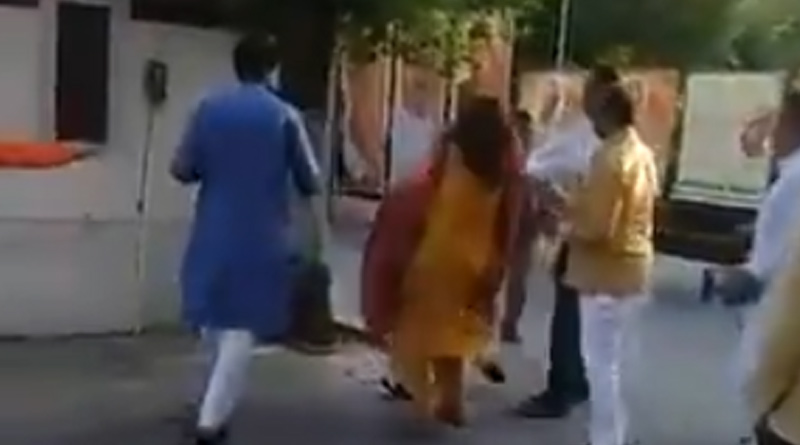 BJP Leader Slaps Wife at Party HQ After Meeting With Union Minister