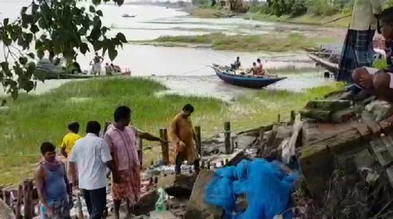 Land slide at hoogly river in South 24 pargana, people are scared of accident