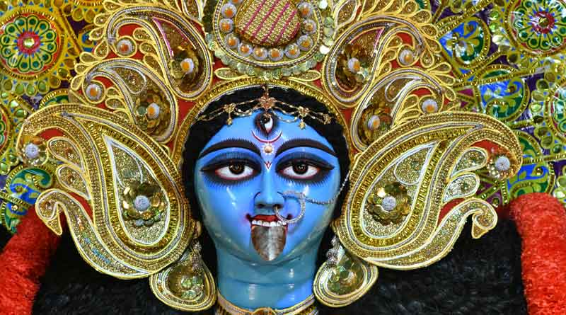 At the end of Kalipujo's sacrifice, Sinni is offered at the Pir's Dargah | Sangbad Pratidin
