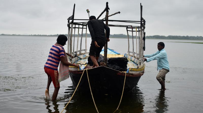 2 boatmen struggle for 11 hours into the river with storm and get back lives