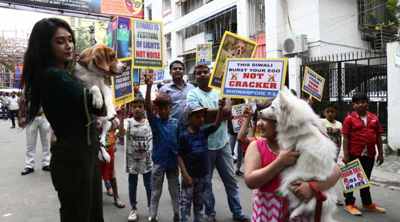 Cops roaming in 'Mufti' on Kolkata roads to trace banned crackers