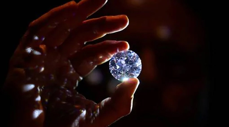Farmer found a diamond, which in the market is worth around Rs 10 lakh