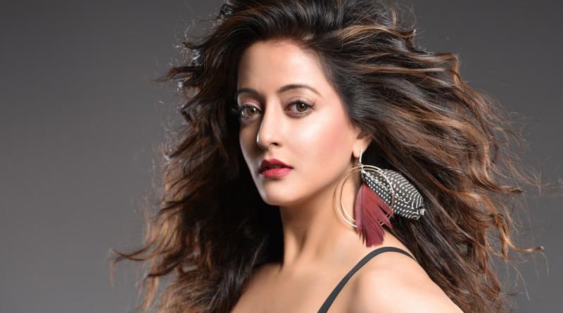 Raima Sen's Throwback photos with Imran Khan, Rajiv Gandhi goes Viral| Sangbad Pratidin