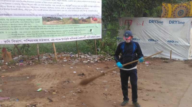 Man sweeps street clean in Burdwan's Purbasthali