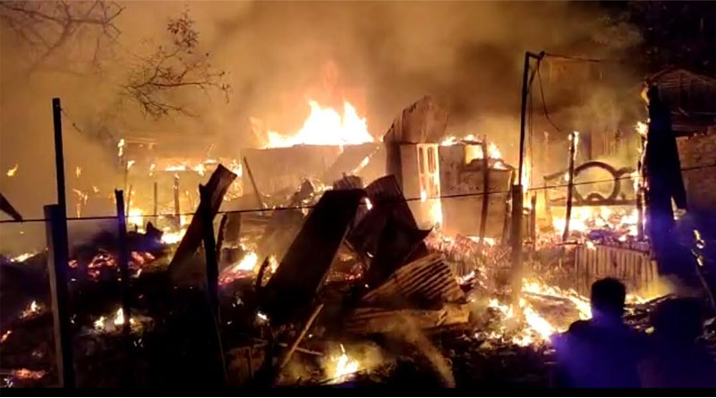 Massive fire breaks out in slam of Malda district, one died