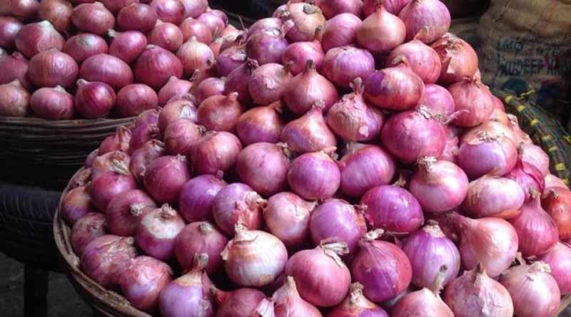 Onion prices in Bangladesh skyrocketing as imports from India banned | Sangbad Pratidin