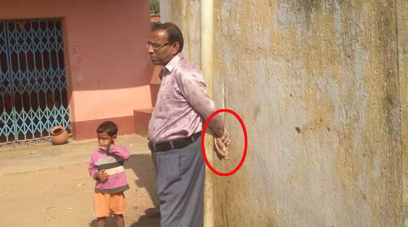 Villager tie school teacher to a lamp post in Purulia