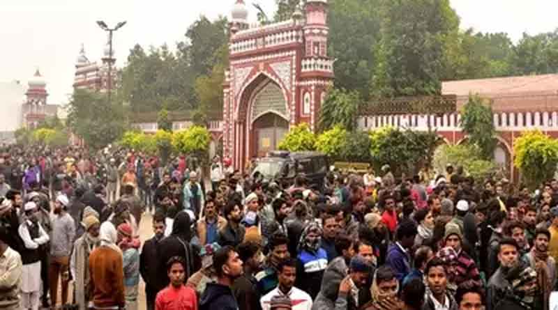 1300 including AMU students, booked for trying to snatch revolver from cop