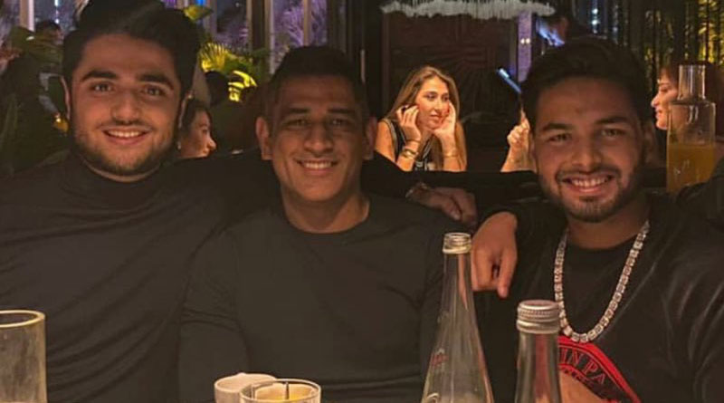 Rishabh Pant was photographed celebrating Christmas with MS Dhoni
