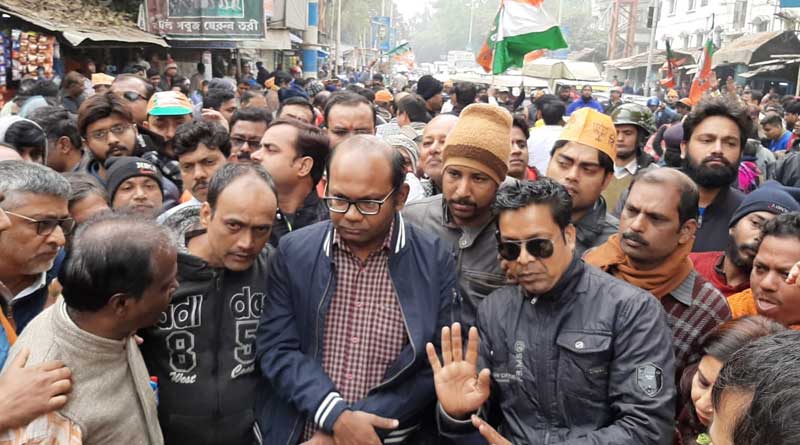 Clash broke out between police and bjp worker in uttarpara