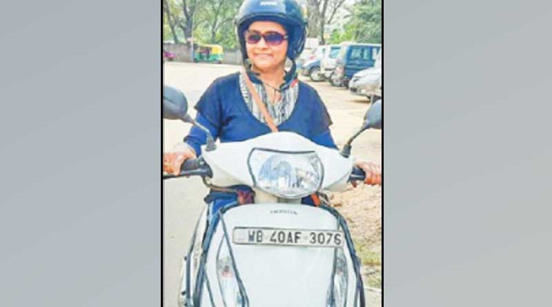 Susmita Dutta, first woman app bike driver in Durgapur