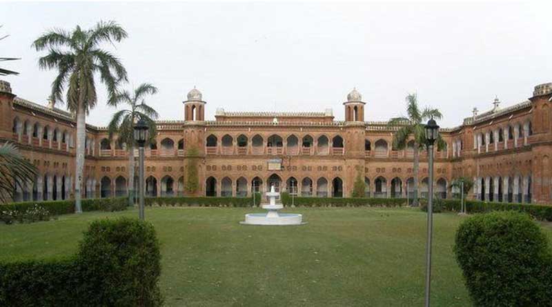 AMU VC Tariq Mansoor heckled at R-Day Function.