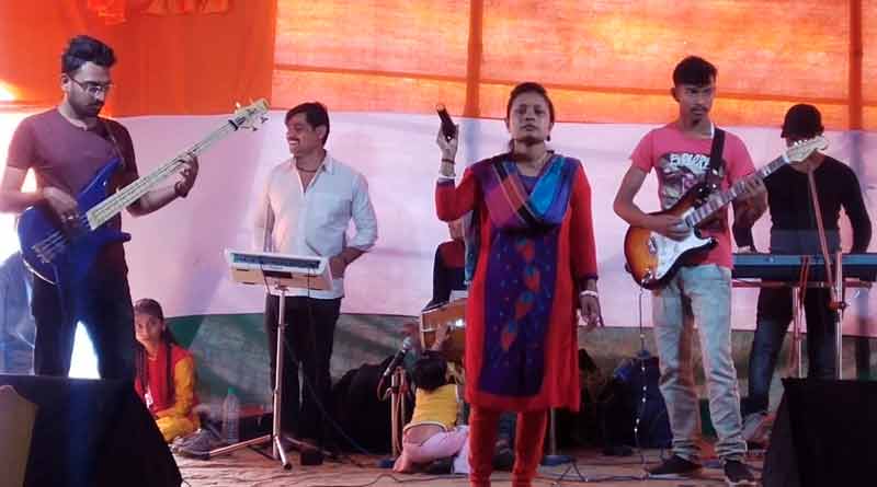 Kirtan artists use guitar,synthesizer to play traditional music at Birbhum