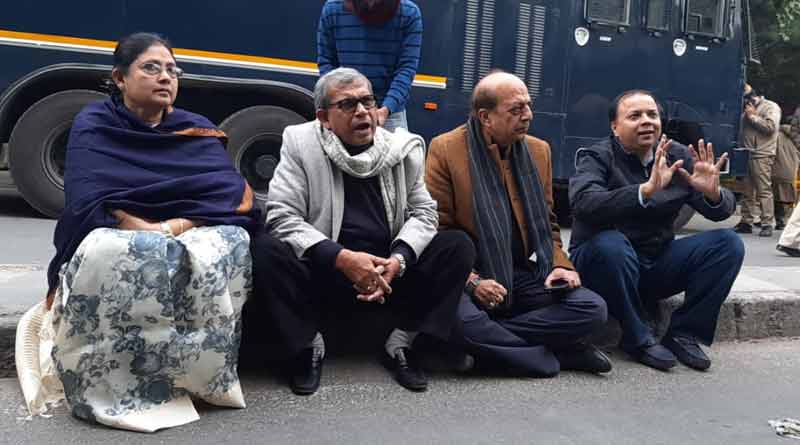 Trinamool Congress delegation stopped outside JNU