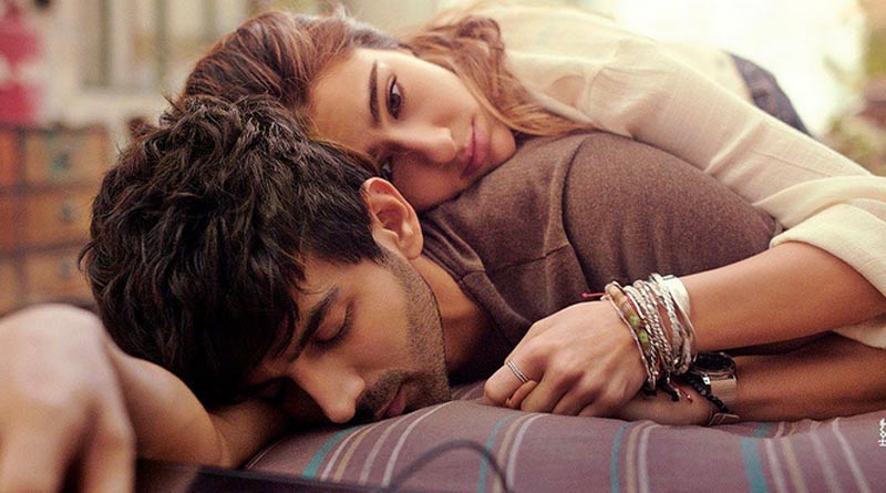 Poster of Sara Ali Khan And Kartik Aaryan's Love Aaj Kal is released