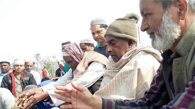 Hindu man performs Muslim kin-less friend's last rites in Maldah