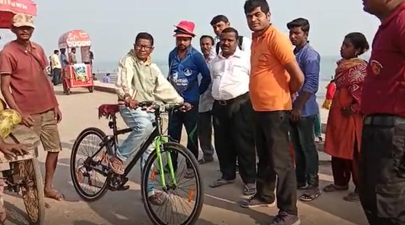 Woman visits Digha by cycle to spread peace and harmony