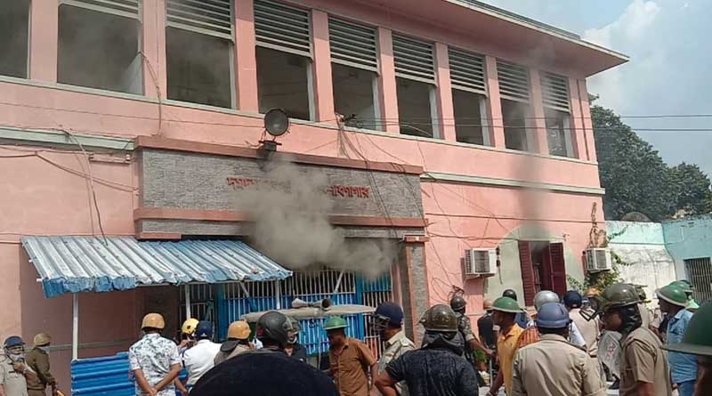 Clash erupts into Dum Dum central jail, inmates set fire