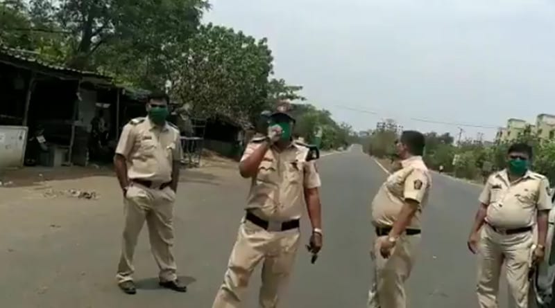 cop sings Zindagi Maut Na Ban Jaye urging people to stay at home