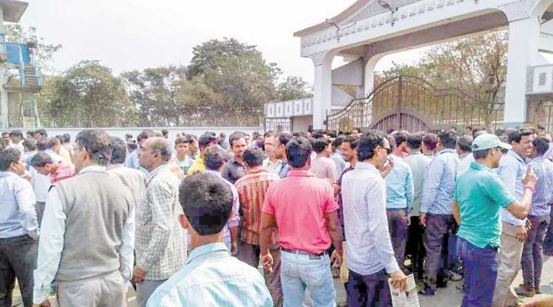 Workers stop working at Mejia thermal power center on due payment