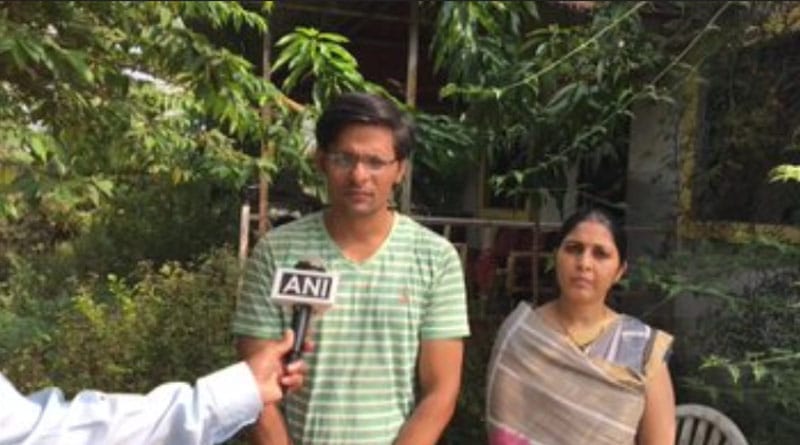 farmer from nashik is distributing wheat harvested from his 3 acre land
