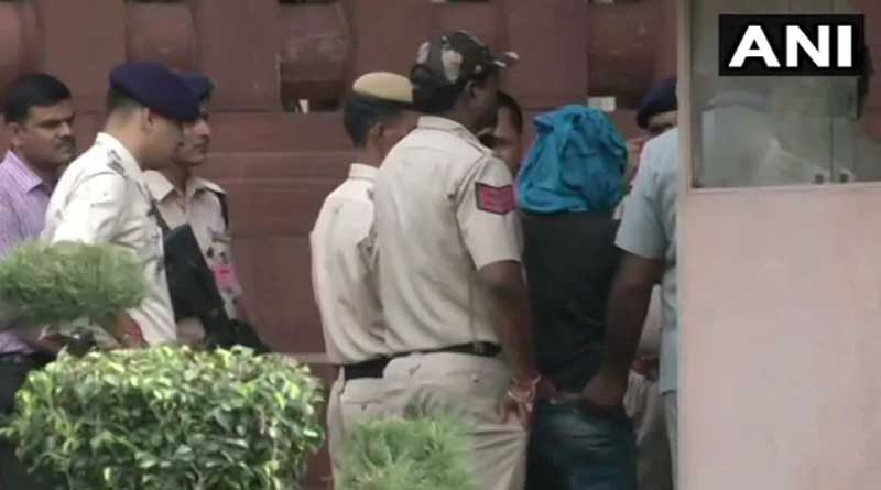 Akhtar Khan entering Parliament, had 3 live rounds in his pocket, arrested