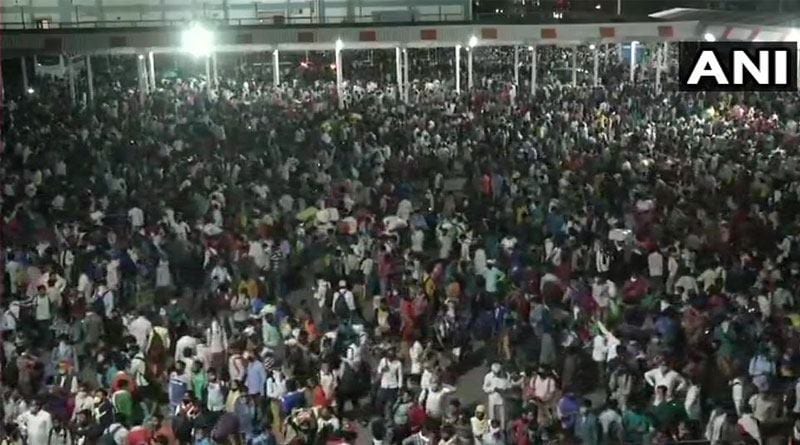 Migrant workers in very large numbers at Delhi's Anand Vihar bus terminal