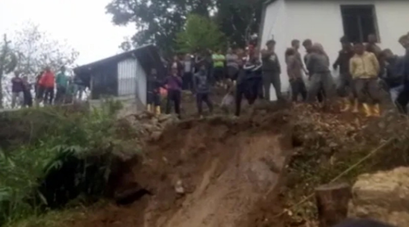 House collapsed in Derjeeling: Two adult and one child died