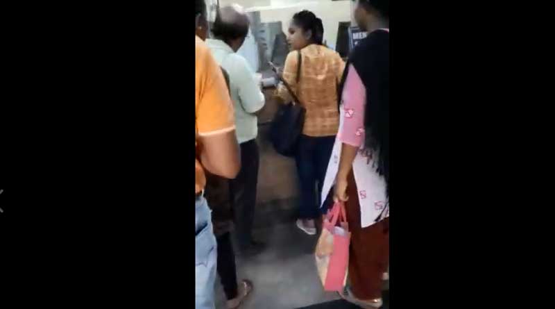 Lady journalist assulted in Kolkata metro by a staff at Tollygunj