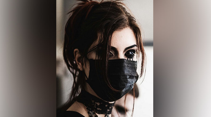 Model goes blind in one eye after having eyeballs tattoo
