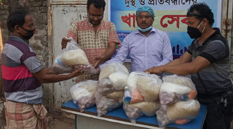 Locals attack relief truck, loot food materials in Bangladesh