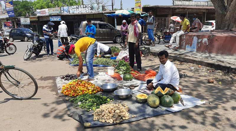 People find alternate way of earning by selling fresh vegetables at roadside