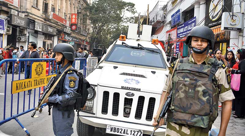 Kolkata police deploys combat force to enforce lockdown