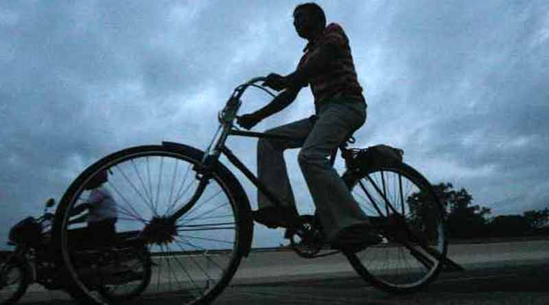 A man pedals 850 KM on way home for his wedding in UP